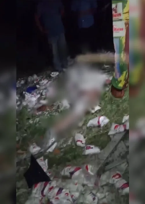 
				Motorista morre após caminhão carregado de sal cair de ribanceira em Palmeira dos Índios
			
			