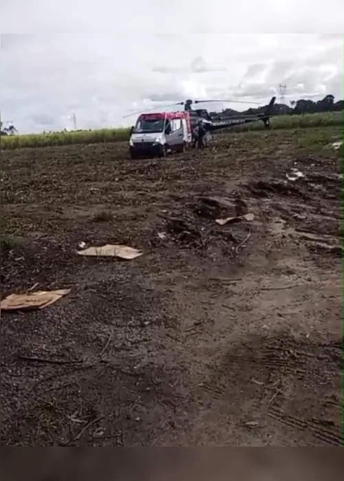 
			
				Vídeo: mulher fica presa às ferragens após bater carro em árvore
			
			