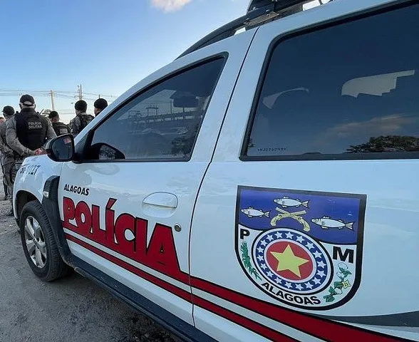 Suspeita de tráfico é presa em Maceió e diz receber apoio de facção criminosa