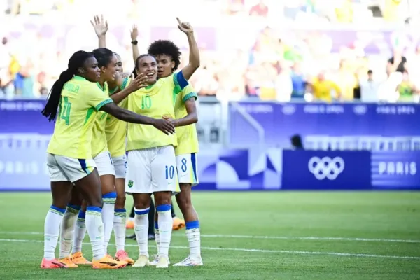 
				
					Brasil estreia no futebol feminino com vitória sobre a Nigéria
				
				