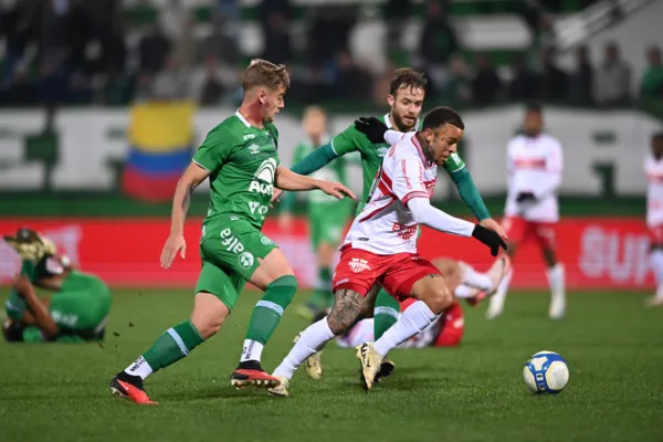 
				
					CRB empata com Chapecoense e segue ameaado pelo Z4 da Srie B: 0x0
				
				