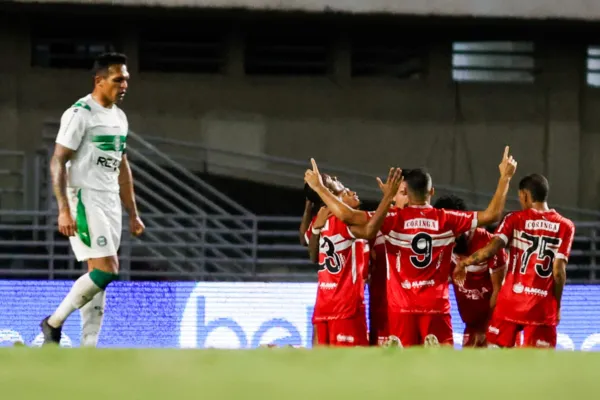 <br /> <br />CRB vence o Coritiba, de virada, mas segue na 17ª colocação na Série B: 2x1<br /><br />