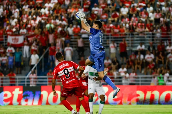  CRB vence o Coritiba, de virada, mas segue na 17ª colocação na Série B: 2x1 