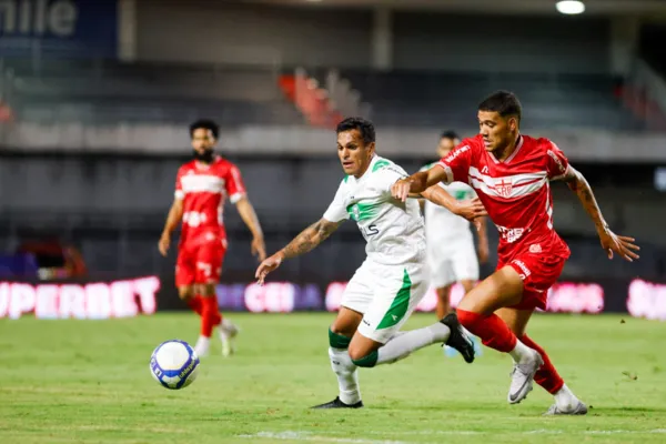  CRB vence o Coritiba, de virada, mas segue na 17ª colocação na Série B: 2x1 