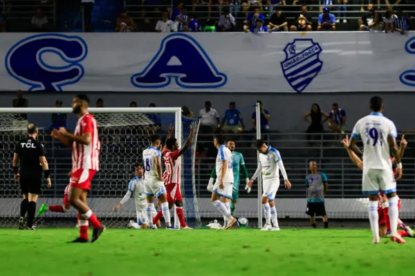 
				
					CSA fica no empate com o Nutico e deixa a zona de rebaixamento da Srie C: 2 a 2
				
				