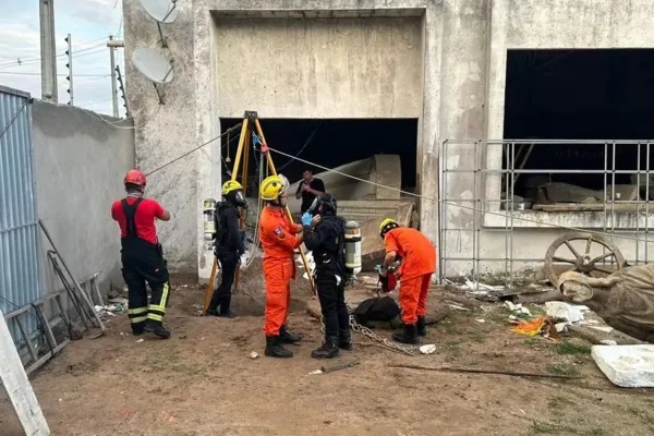 
				
					Chacina em Arapiraca: escultor vira ru e dois acusados so soltos pela Justia
				
				