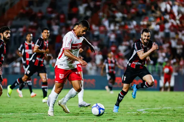 <br /> <br />De virada, CRB vence Bota-SP e deixa a zona de rebaixamento da Série B: 4 a 1<br /><br />