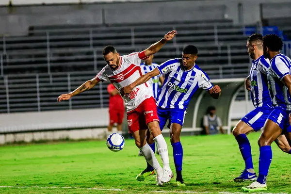  No Rei Pelé, CRB perde para o Avaí e aumenta série sem vitórias na Série B 