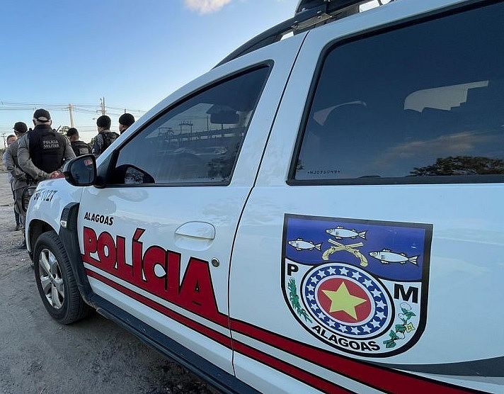 Proibido de se aproximar, homem invade casa da ex e se esconde debaixo da cama em Coqueiro Seco