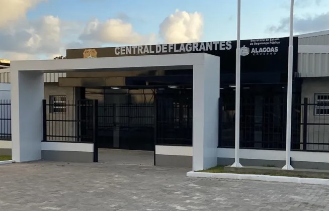 Mãe é presa após ameaçar filha de 13 anos com faca no Canaã