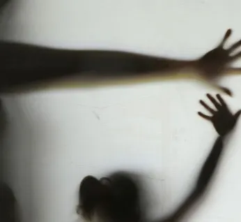 Suspeito de aliciar meninas é espancado pela população e preso em Arapiraca
