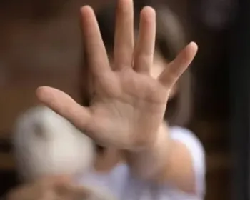 Menino de 3 anos se fere ao disparar arma de pressão do pai