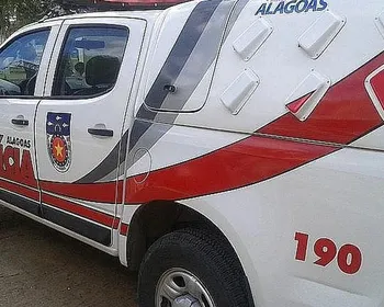 Tumulto familiar termina em prisão após homem xingar e atacar PMs