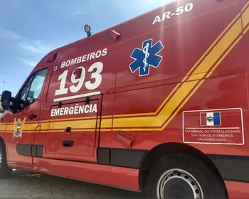 Colisão entre carro e moto na Cidade Universitária deixa duas pessoas feridas
