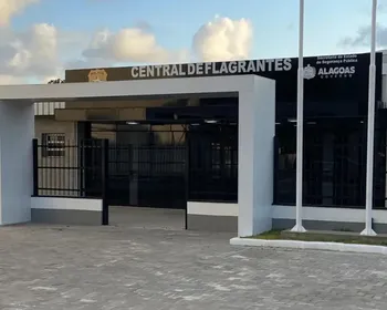 Suspeito de roubar carro é preso após ligação da vítima durante abordagem policial
