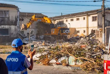 
			
				Defesa Civil orienta famílias que retornarão a casas afetadas por explosão
			
			