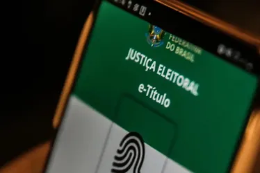 
			
				A menos de 30 dias do 1º turno, eleitores devem atualizar e-Título
			
			