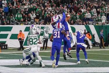 
				Aaron Rodgers consegue Hail Mary, mas não evita derrota dos Jets para os Bills
			
			