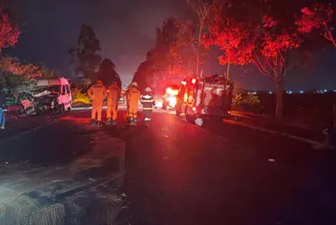 
			
				Acidente entre van e carro de passeio deixa feridos em Estrela de Alagoas
			
			