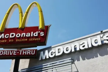 
			
				Ações do McDonald’s caem após contaminação em hambúrguer
			
			