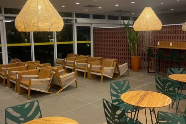 
			
				Aeroporto de Maceió tem sala VIP?
			
			