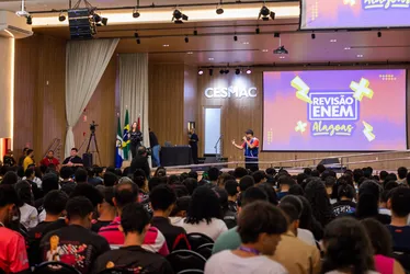 
			
				Alunos esclarecem as últimas dúvidas durante o 'Revisão ENEM' em Maceió e Arapiraca
			
			