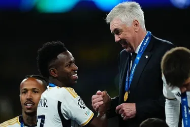 
			
				Ancelotti sobre Vinicius Júnior: “Ganhará a Bola de Ouro, sem dúvidas”
			
			