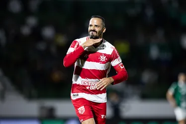 
			
				Anselmo Ramon está a um gol de ter a melhor temporada de um atacante do CRB no Século XXI
			
			