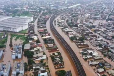 
			
				Após enchentes no RS, moradores relatam diarreia, vômito e náuseas
			
			