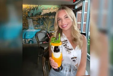 
				Após tentar engravidar por seis anos, mulher descobre ter dois úteros
			
			