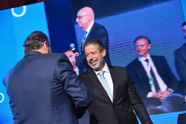 
			
				Arthur Lira recebe homenagem em Conferência Internacional sobre Açúcar e Etanol
			
			