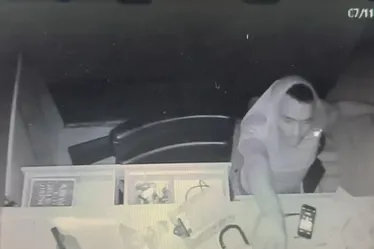
			
				Assaltante invade salão de beleza na Jatiúca e causa prejuízos aos proprietários
			
			