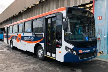 
			
				Bandidos roubam 7 ônibus para usar como barricadas contra operação
			
			