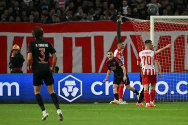 
			
				Benfica sofre no fim, mas vence Estrela Vermelha na Champions League
			
			
