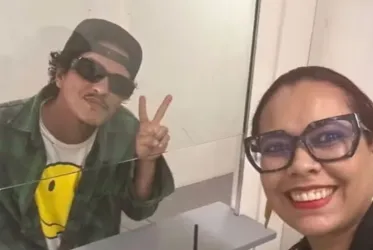 
			
				Bruno Mars chega ao Brasil, e fã posta foto com o cantor: 'Bem-vindo, nós te amamos'
			
			