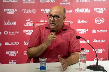 
			
				CRB apresenta novo diretor de futebol e Marroquim fala sobre futuro: "O clube vive"
			
			