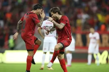 
			
				CRB perde para o Sport, na Arena de Pernambuco, e desce uma posição na tabela
			
			