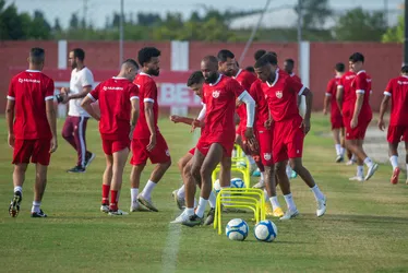 
			
				CRB tem pelo menos quatro dúvidas para duelo com o Guarani
			
			