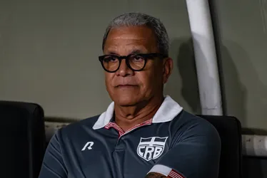 
			
				CRB vence, Hélio comemora e diz: 'nosso modelo de jogo não cabe colocar a bunda lá atrás'
			
			