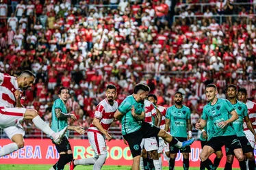
				CRB vence Paysandu de virada e deixa a zona de rebaixamento da Série B: 3 a 2
			
			