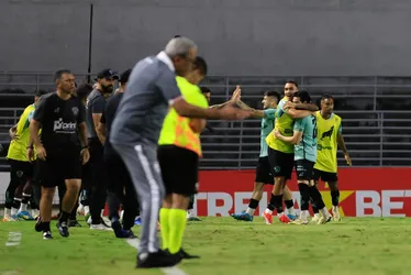 
				CRB vence Paysandu de virada e deixa a zona de rebaixamento da Série B: 3 a 2
			
			