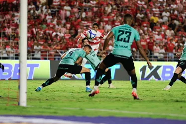 
				CRB vence Paysandu de virada e deixa a zona de rebaixamento da Série B: 3 a 2
			
			