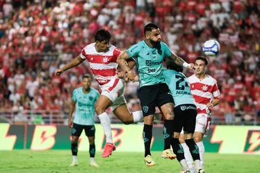 
				CRB vence Paysandu de virada e deixa a zona de rebaixamento da Série B: 3 a 2
			
			