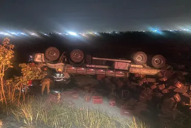 
			
				Caminhoneiro morre após capotamento na BR-101 em São Sebastião
			
			