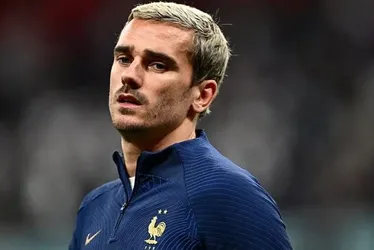 
			
				Campeão mundial pela França anuncia aposentadoria da seleção
			
			