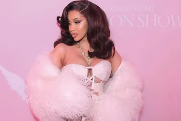 
			
				Cardi B é internada às pressas e cancela show em festival
			
			