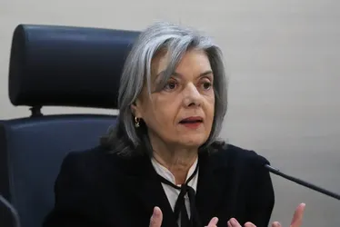 
			
				Cármen Lúcia pede que eleitores compareçam às urnas no domingo
			
			