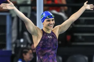 
			
				Carol Santiago conquista seu sexto ouro em Paralimpíadas
			
			