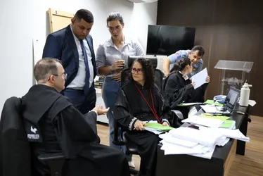 
			
				Júri condena três e absolve dois réus pela morte do auditor fiscal João Assis
			
			
