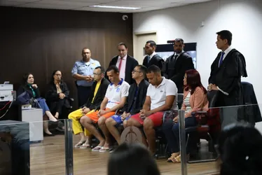 
			
				Júri condena três e absolve dois réus pela morte do auditor fiscal João Assis
			
			